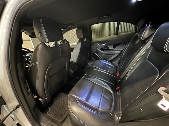 Jaguar I-PACE 19 of 27