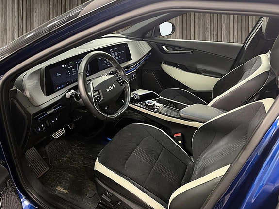 Kia EV6 5 of 9
