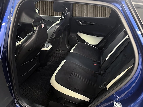 Kia EV6 8 of 9