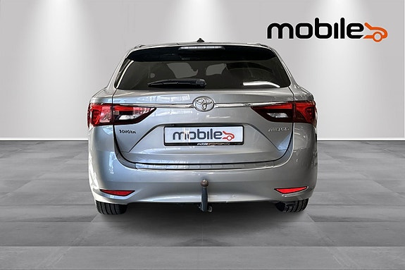 Toyota Avensis 4 of 30