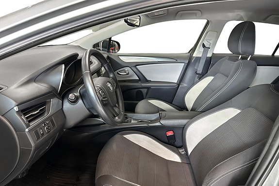 Toyota Avensis 8 of 30