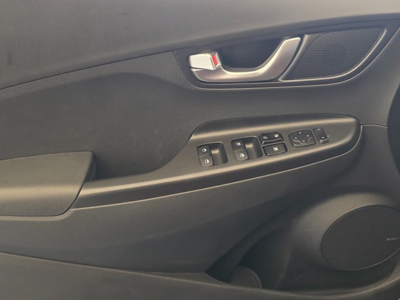 Hyundai Kona 14 of 30