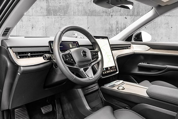 Volvo EX90 17 of 28