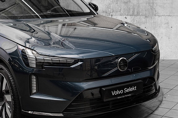 Volvo EX90 2 of 28