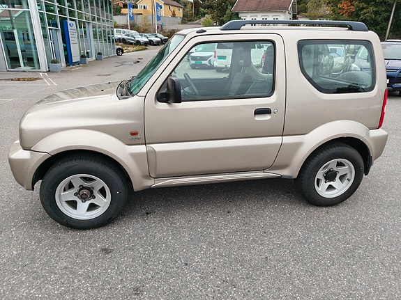 Suzuki Jimny 4 of 15