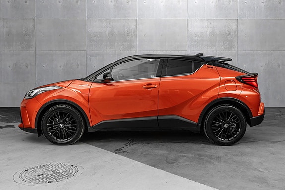 Toyota C-HR 2 of 23