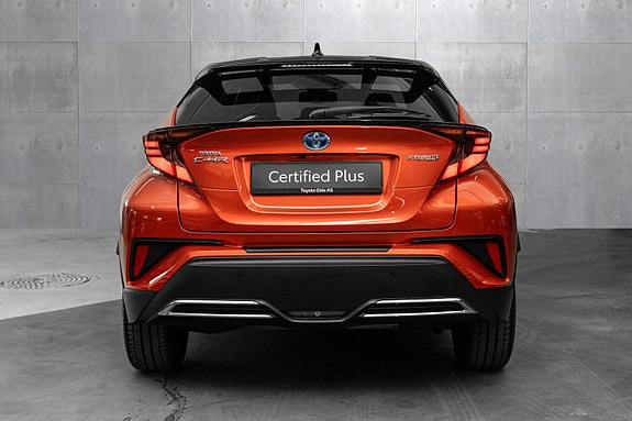 Toyota C-HR 4 of 23