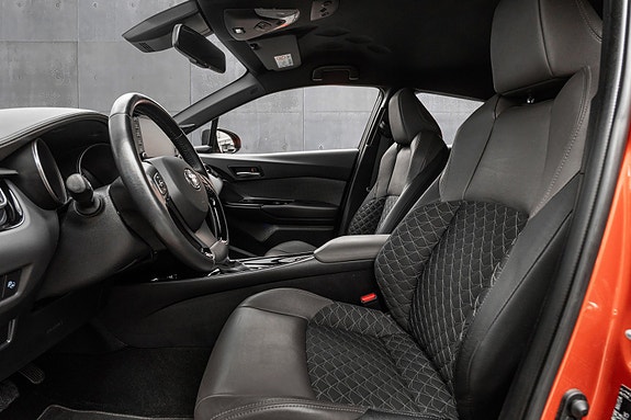 Toyota C-HR 10 of 23