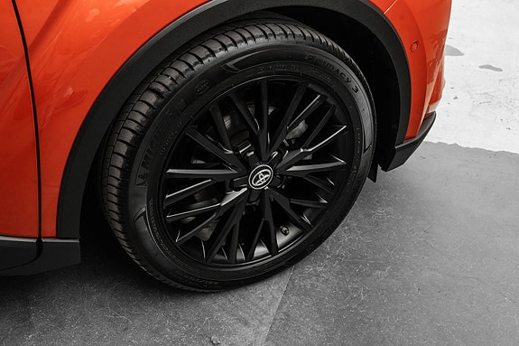 Toyota C-HR 9 of 23