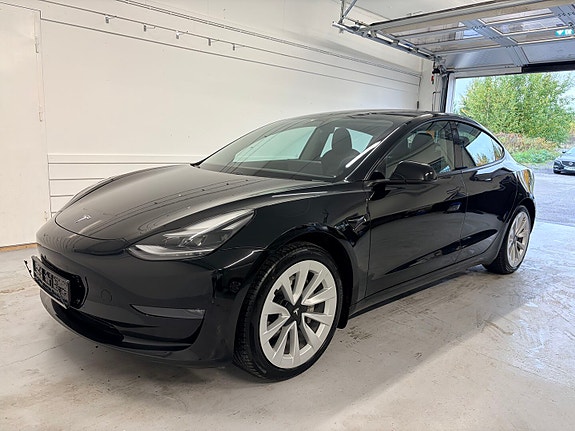 Tesla Model 3 9 of 30