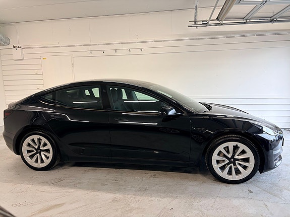 Tesla Model 3 4 of 30