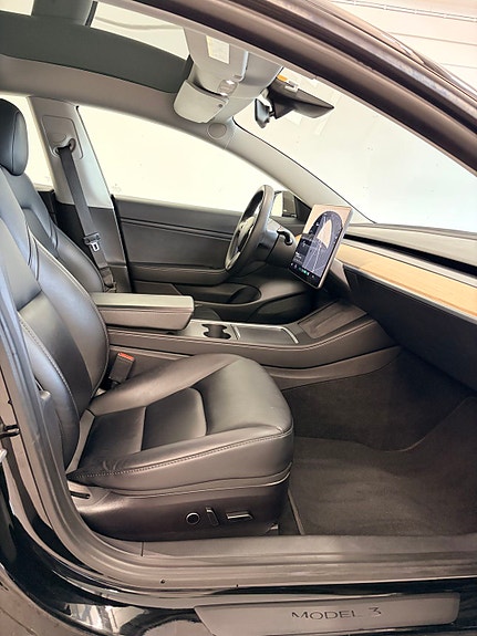 Tesla Model 3 14 of 30