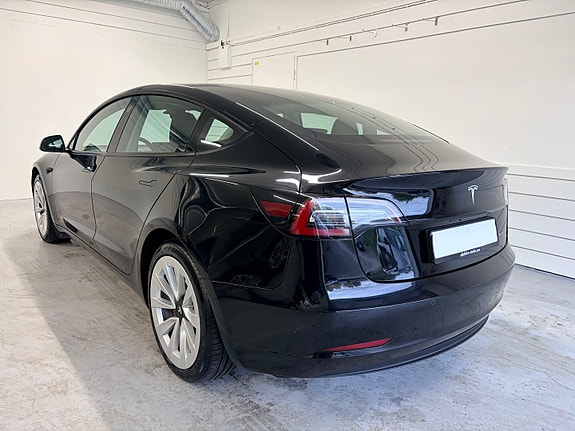Tesla Model 3 7 of 30
