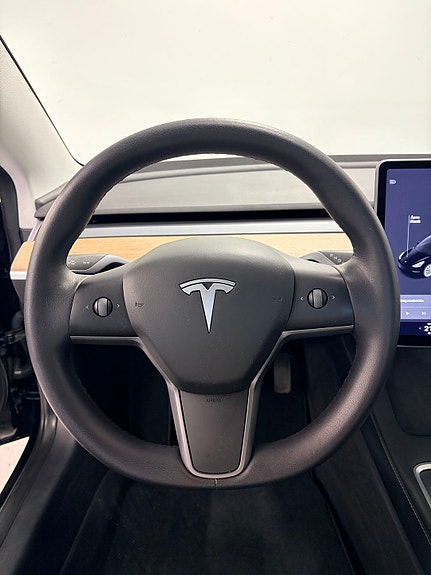 Tesla Model 3 28 of 30