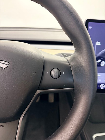 Tesla Model 3 26 of 30