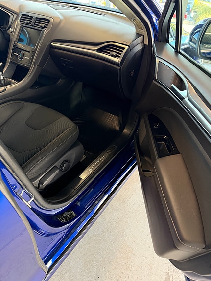 Ford Mondeo 16 of 30
