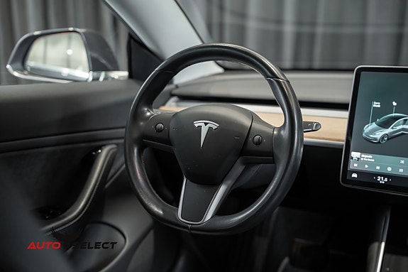 Tesla Model 3 28 of 30