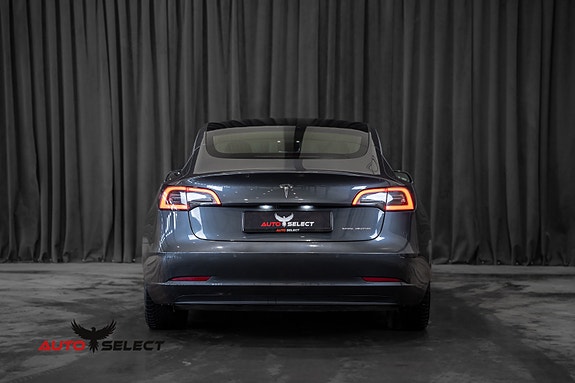 Tesla Model 3 9 of 30