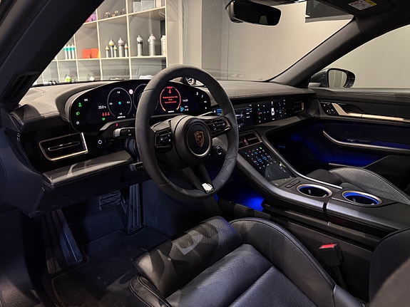 Porsche Taycan 4S 11 of 30