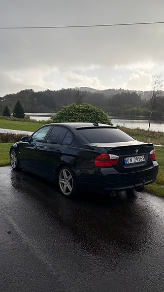 BMW 320d 2 of 8