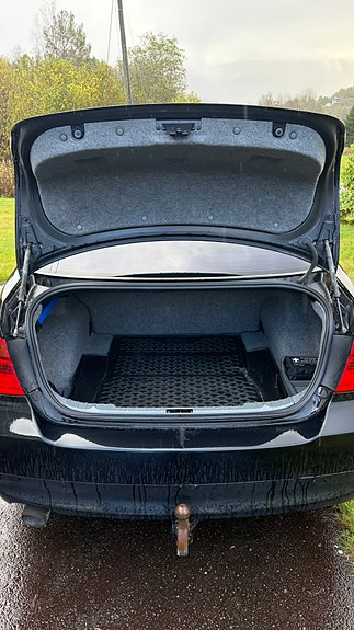 BMW 320d 4 of 8
