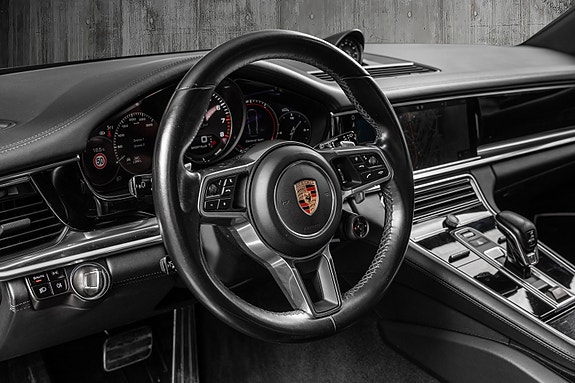 Porsche Panamera 4 17 of 30