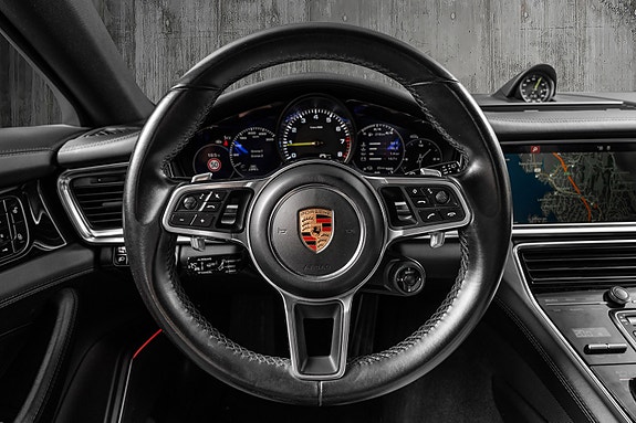 Porsche Panamera 4 29 of 30
