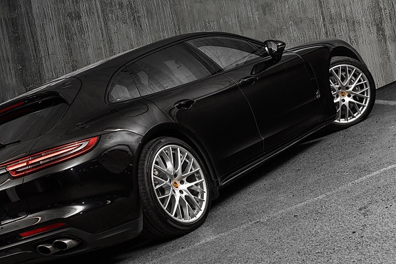 Porsche Panamera 4 2 of 30