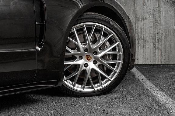 Porsche Panamera 4 16 of 30