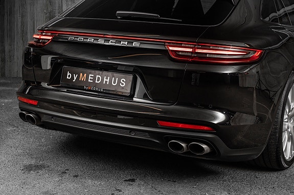 Porsche Panamera 4 3 of 30