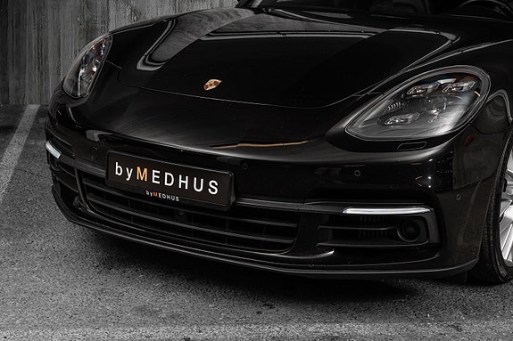 Porsche Panamera 4 10 of 30