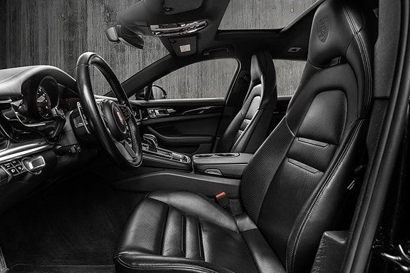 Porsche Panamera 4 18 of 30