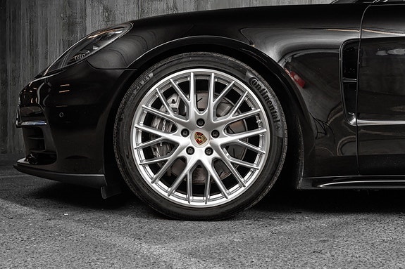 Porsche Panamera 4 14 of 30