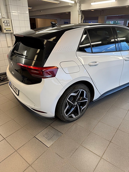 Volkswagen ID.3 2 of 8