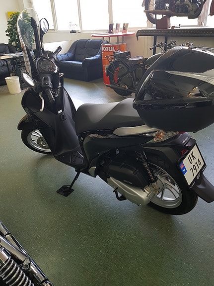 Honda SH 125 3 of 5