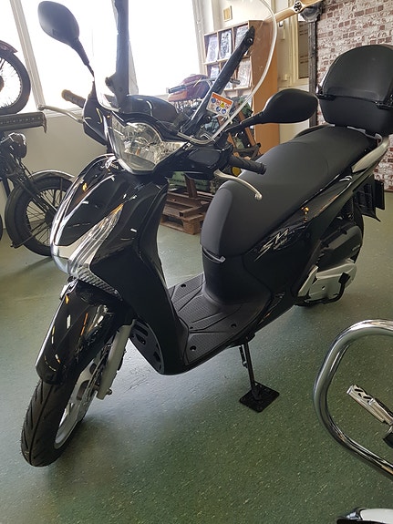 Honda SH 125 4 of 5
