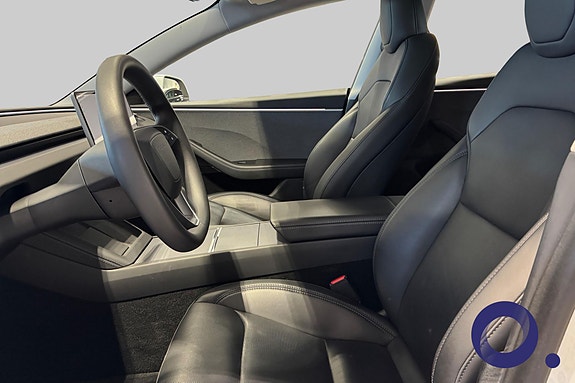 Tesla Model 3 11 of 19