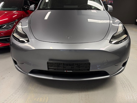 Tesla Model Y 6 of 26