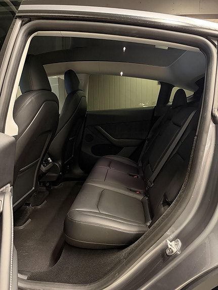 Tesla Model Y 18 of 26