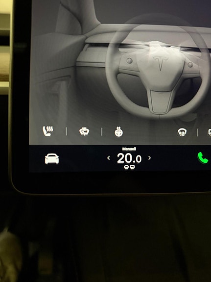 Tesla Model Y 14 of 26