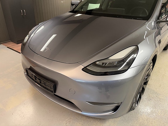 Tesla Model Y 4 of 26