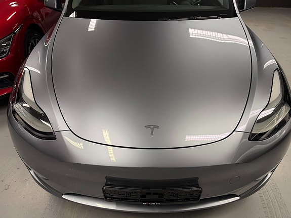 Tesla Model Y 7 of 26