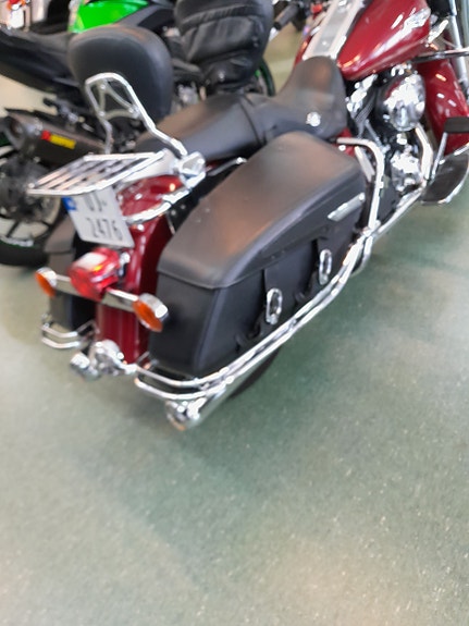Harley-Davidson FLHRC Road King Classic 2 of 5