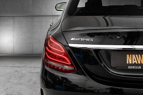 Mercedes-Benz C63 10 of 30