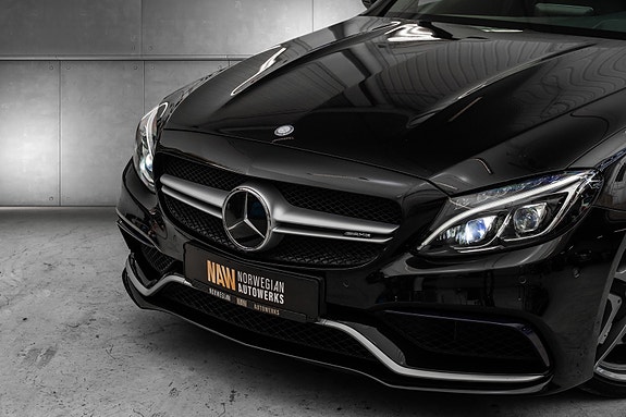 Mercedes-Benz C63 2 of 30