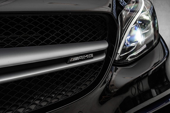 Mercedes-Benz C63 13 of 30