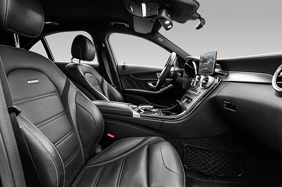 Mercedes-Benz C63 19 of 30
