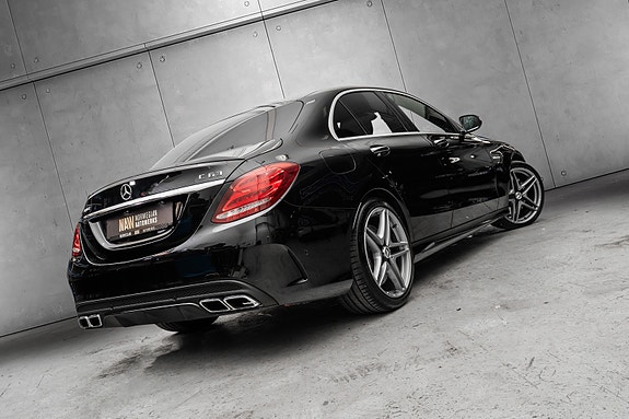 Mercedes-Benz C63 12 of 30