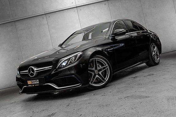 Mercedes-Benz C63 11 of 30