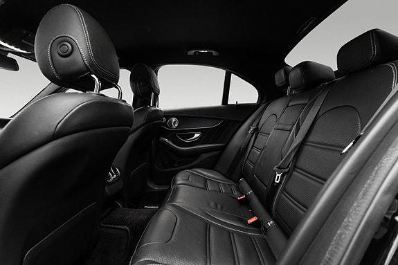 Mercedes-Benz C63 18 of 30